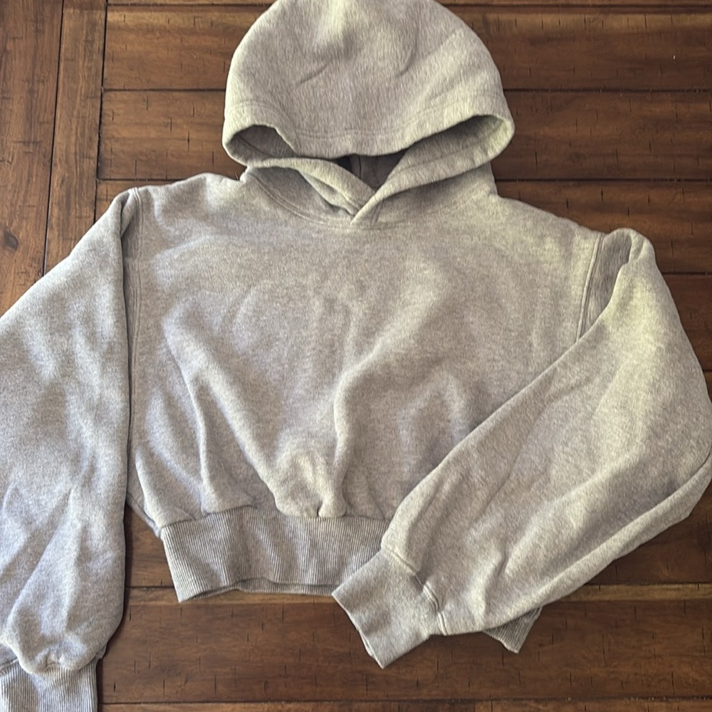 Aritzia TNA hoodie fleece small crop VGUC - Picture 2 of 3